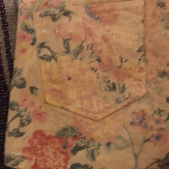 Flowery topshop shorts - Picture 6 of 8